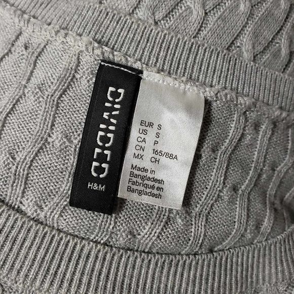 Divided by H&M Jumper Soft Cable Knit Gray Sweater w/ Lemon Applique size SMALL - Picture 6 of 8